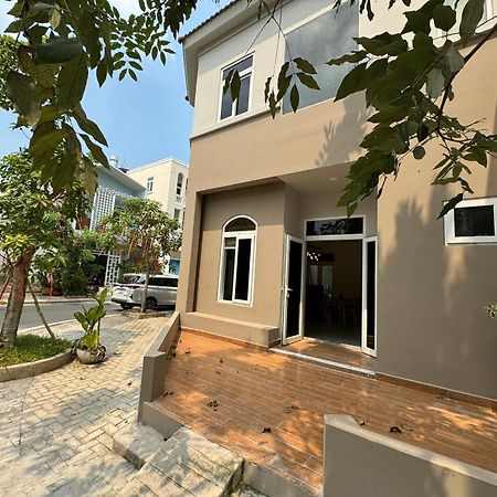 La Homestay Long Xuyên Exteriör bild